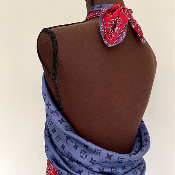 New Louis Vuitton Wrap Monogram Blue Silk Scarf - Picture 12 of 16